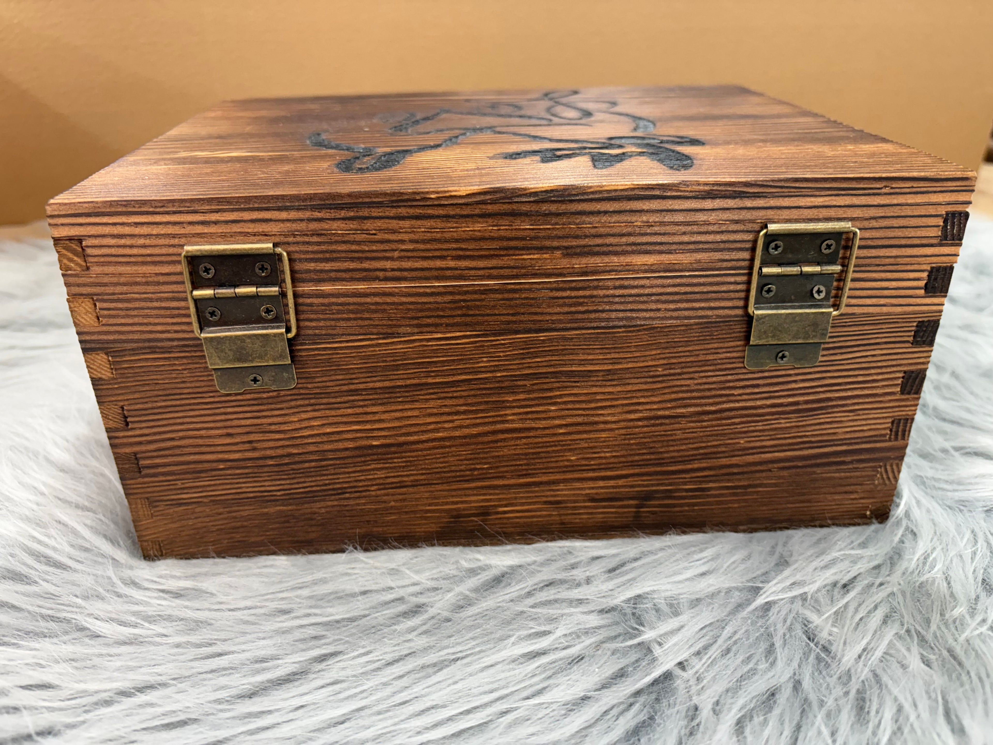 His Buck & Her Doe Whiskey Gift Set | Deer Love Laser Engraved Box – 2 Glasses, Coasters, Whiskey Stones & Velvet Bag