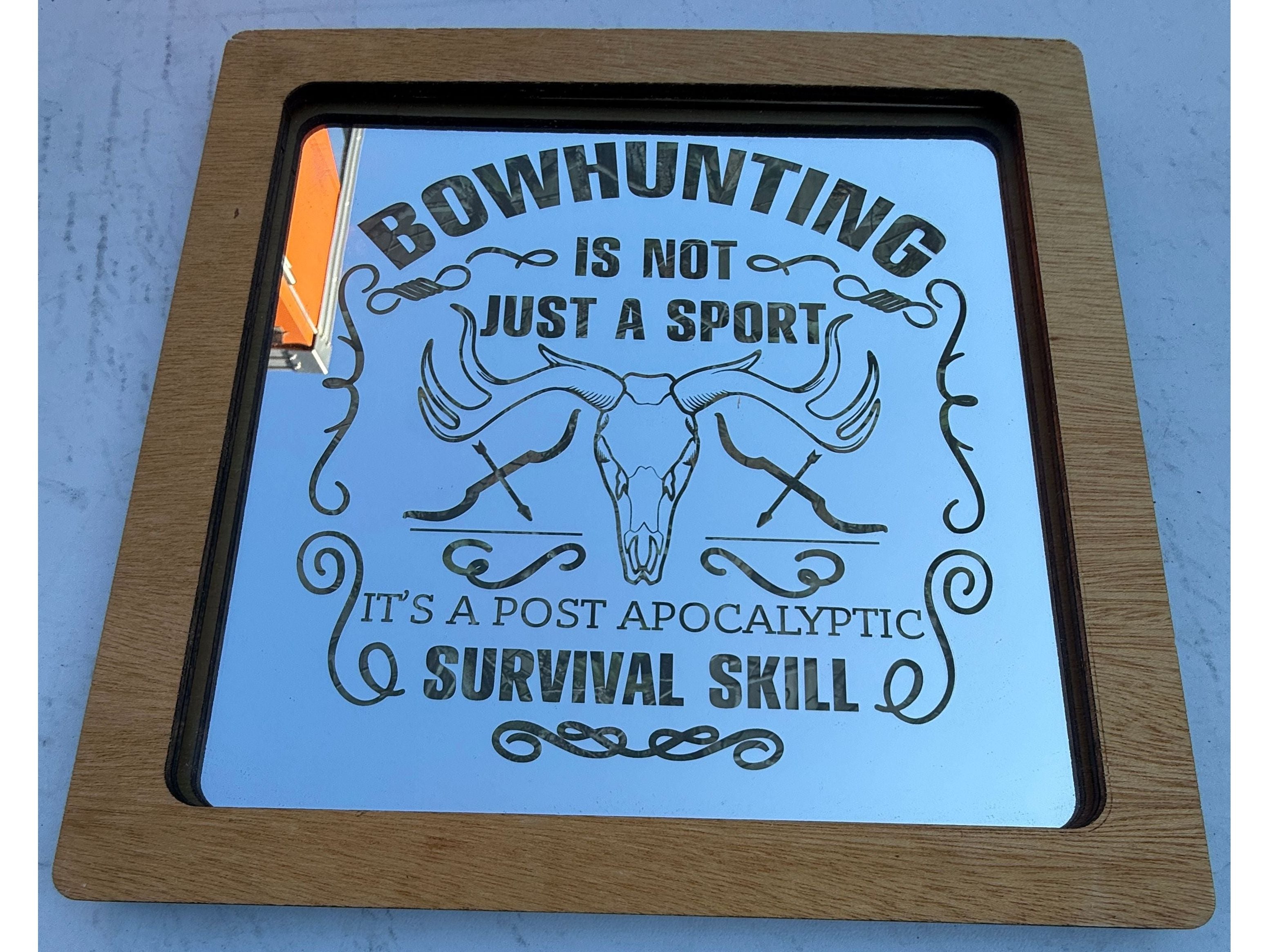 Bowhunting mirror incased