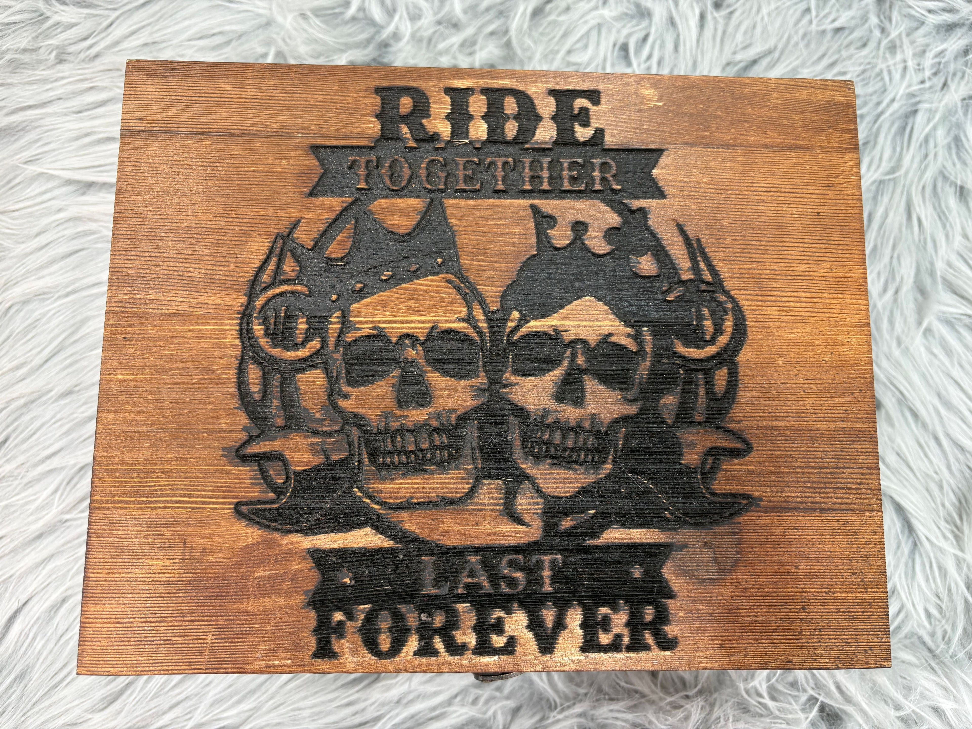 Ride Together, Last Forever | Skull King & Queen Whiskey Gift Set – 2 Glasses, Coasters, Whiskey Stones & Velvet Bag