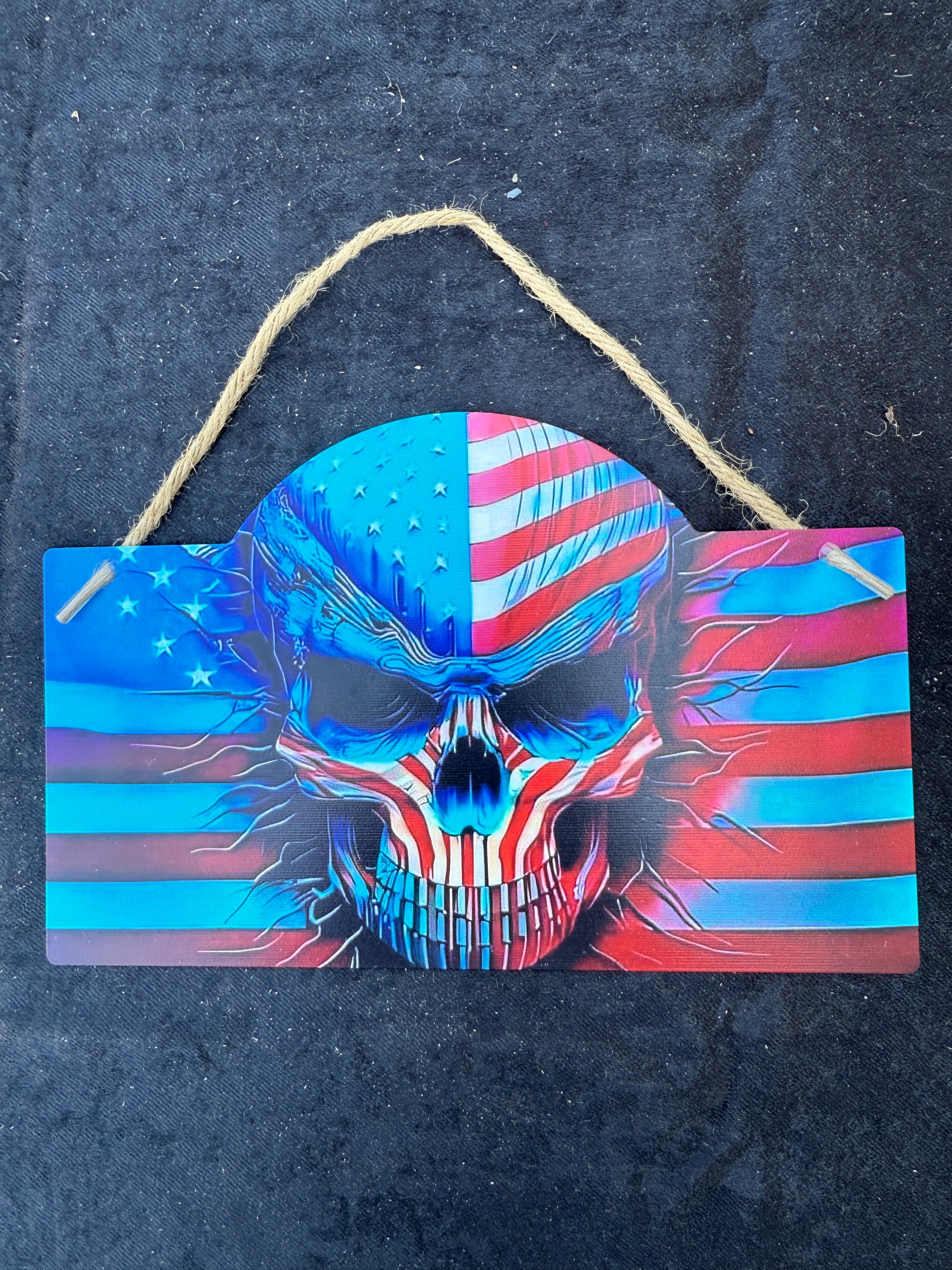 Patriotic American Flag Skull Tin Sign – Rustic Metal Wall Art with Jute Hanger